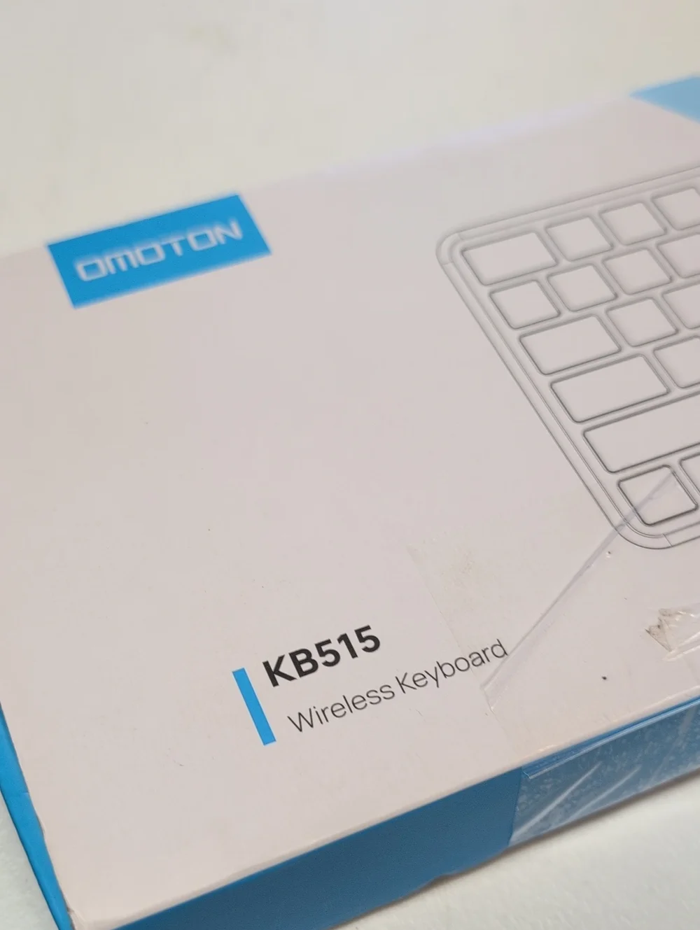 OMOTON Wireless/ Rechargeable Keyboard — White Finish     (95)